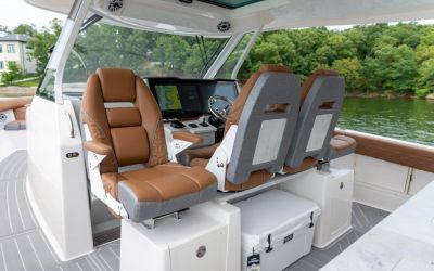 Regal 38 Surf