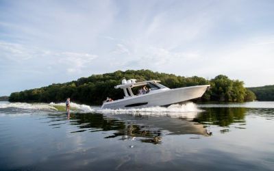 Regal 38 Surf