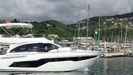 ENTREGA DE UNA CRANCHI E 52 F NUEVA EN VARAZZE